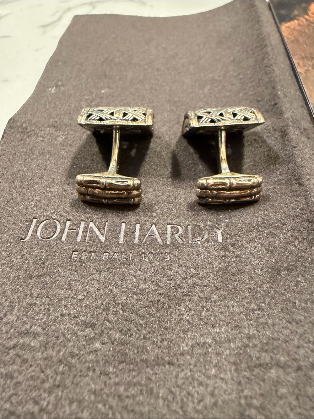John Hardy Cufflinks with Braided and Textured Motif - Picture 4 of 5